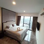 Platinum Suite 2 New Kl Cbd New Luxury Condo With Best Infinity View To Klcc Twin Towers Pool